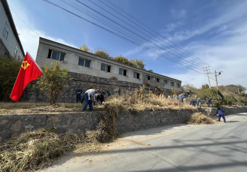 有工投黨員干部、團(tuán)員青年的耕耘那處便是公司最美麗的一角-----物產(chǎn)工投公司開展環(huán)境專項(xiàng)整治主題黨日、團(tuán)日活動(dòng)